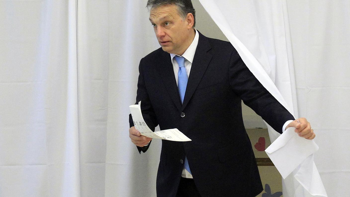 Viktor Orban. Dovrebbe disporre ancora della maggioranza di due terzi in Parlamento, che consente di cambiare la Costituzione e che nell'ultima legislatura gli ha permesso di far passare 850 leggi, tenendo in riga opposizione, potere giudiziario e media