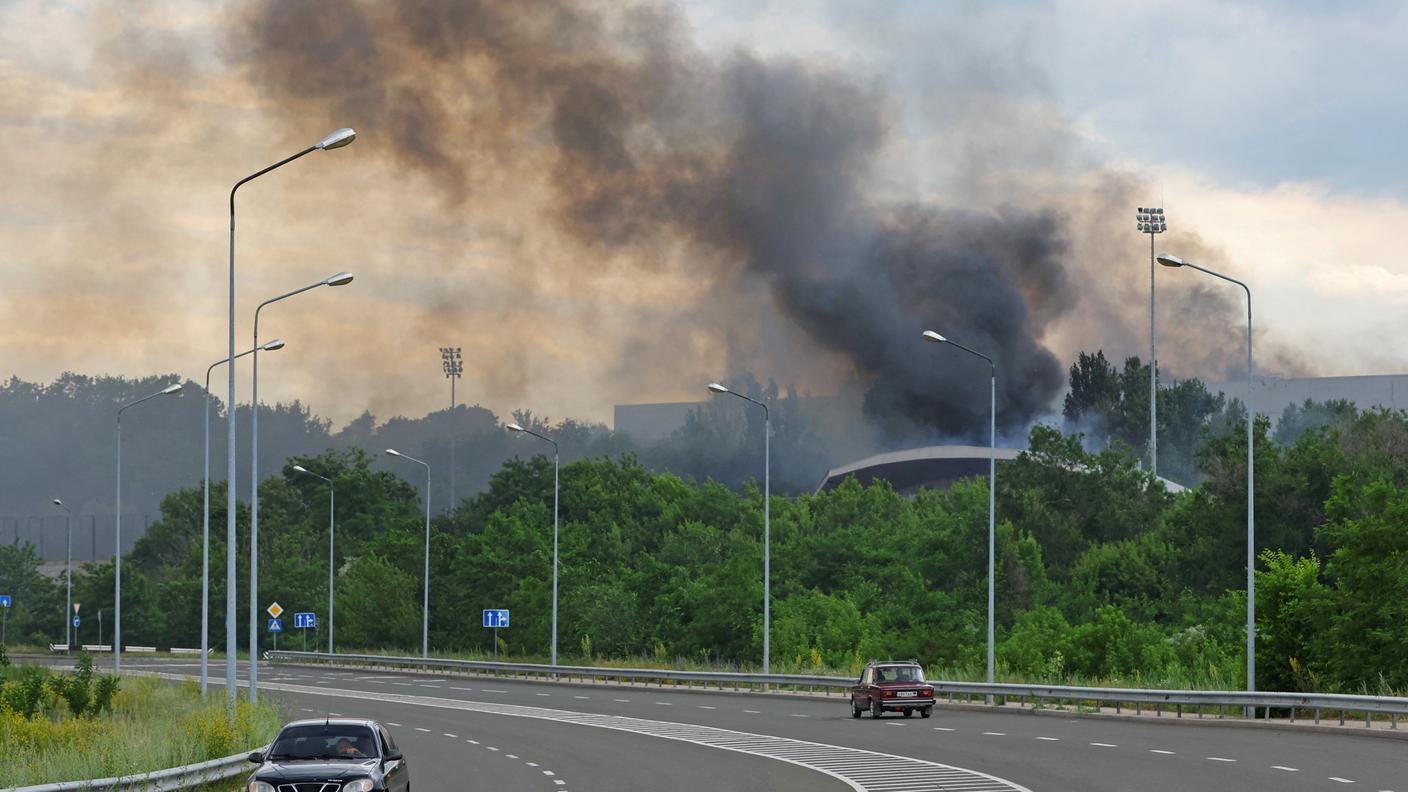 Gli effetti dei bombardamenti di sabato nella regione di Donetsk.