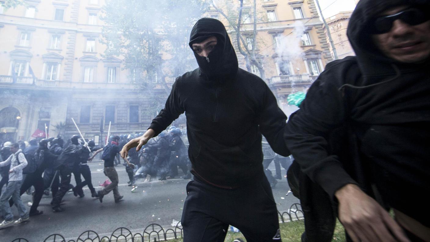 disordini-romsa-ansa-6.jpg