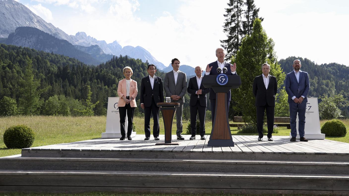 Biden e gli altri leader alla prima giornata del vertice al castello di Elmau