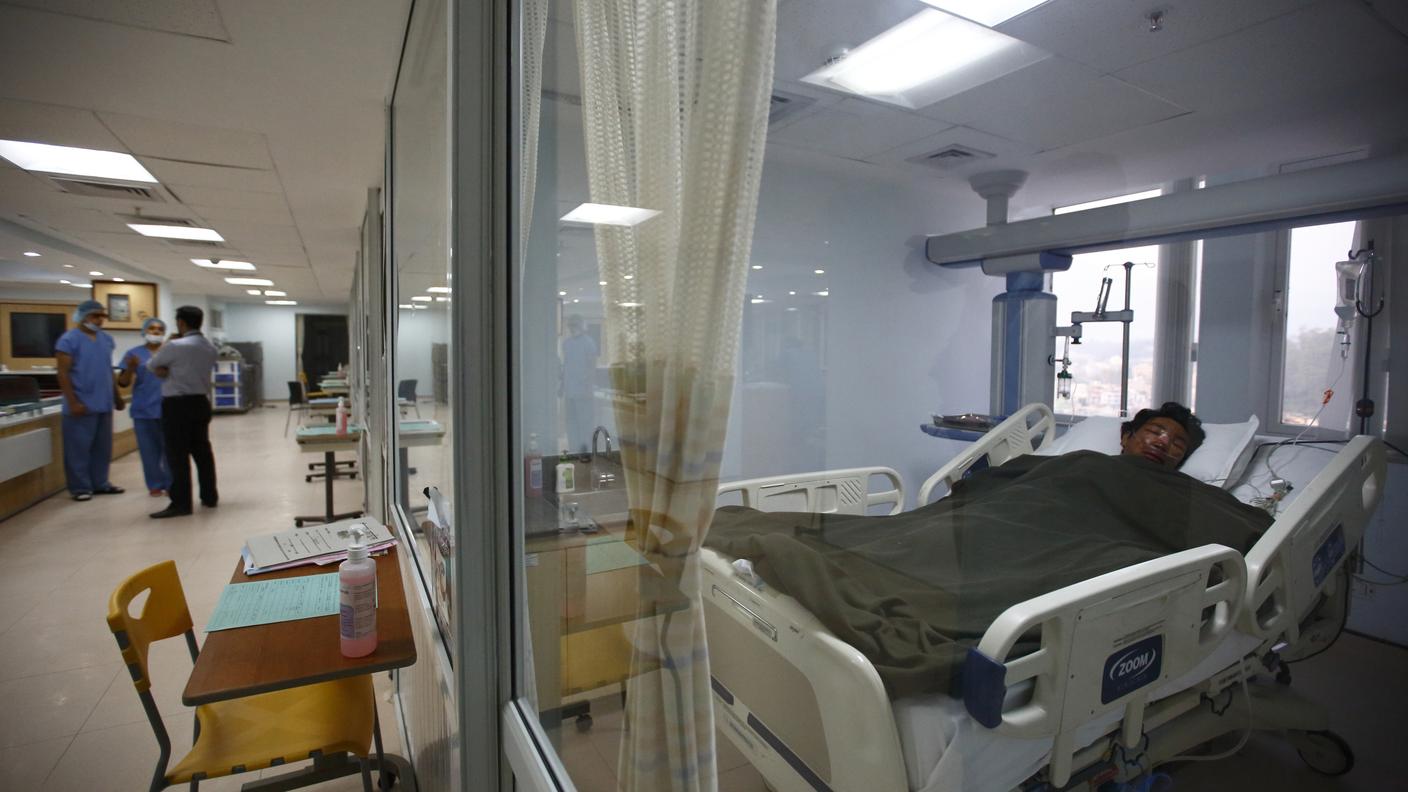 Il sopravvissuto Dawa Tashi Sherpa in ospedale