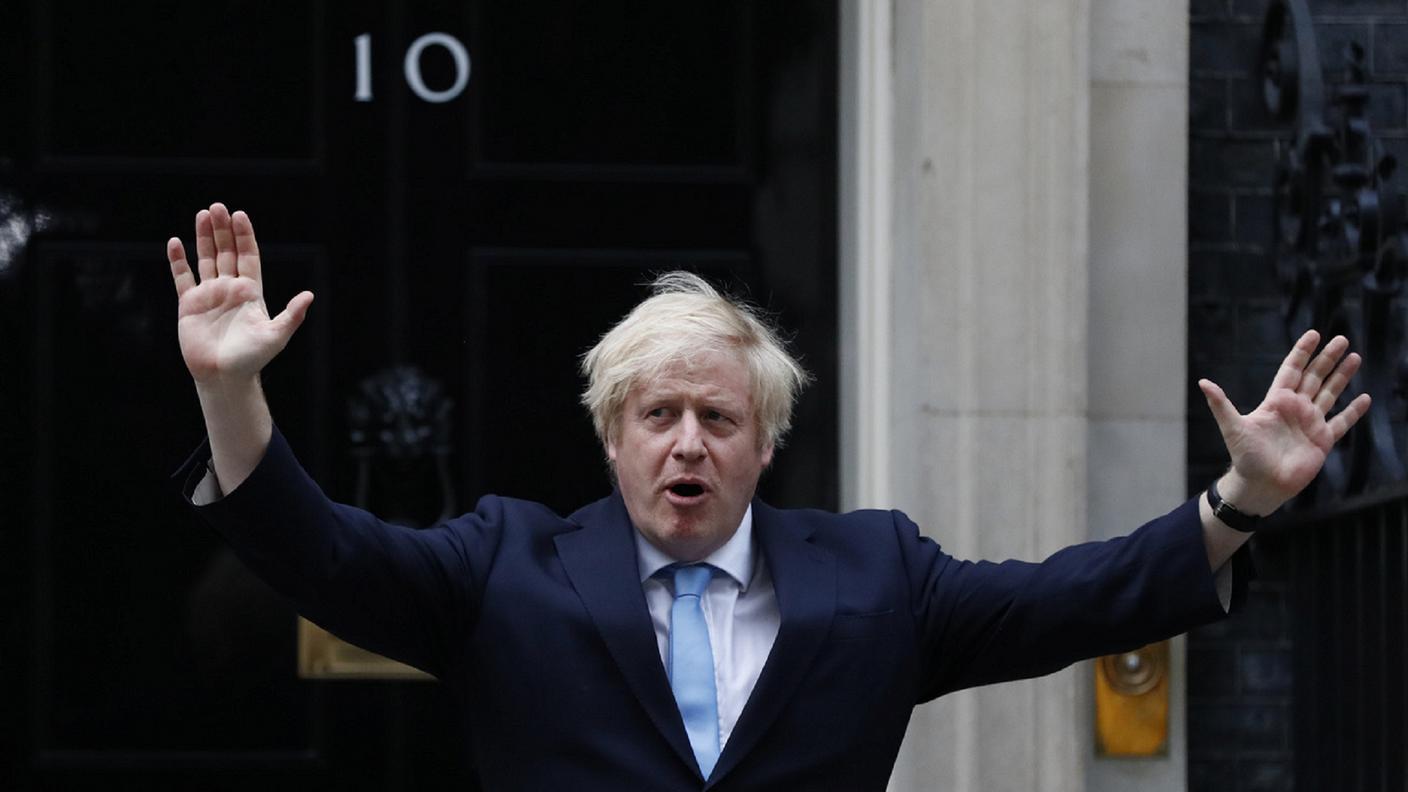 Boris Johnson non molla la presa e nonostante le dimissioni in massa continua per la sua strada