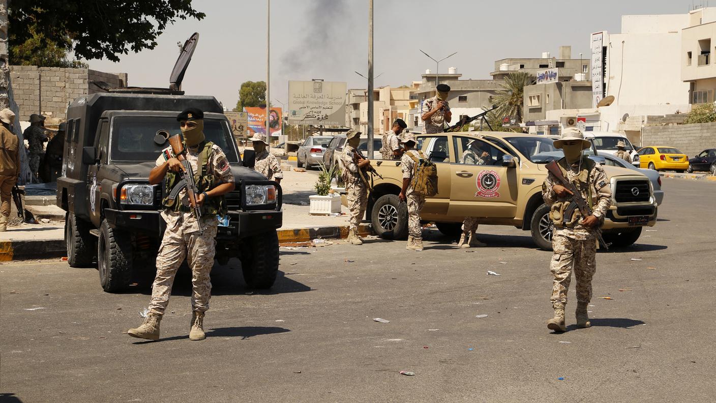 Negli scontri a Tripoli già 16 morti