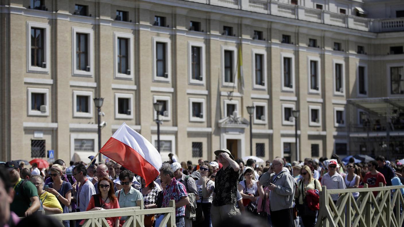 canonizzazione pellegrini 4 ky.JPG