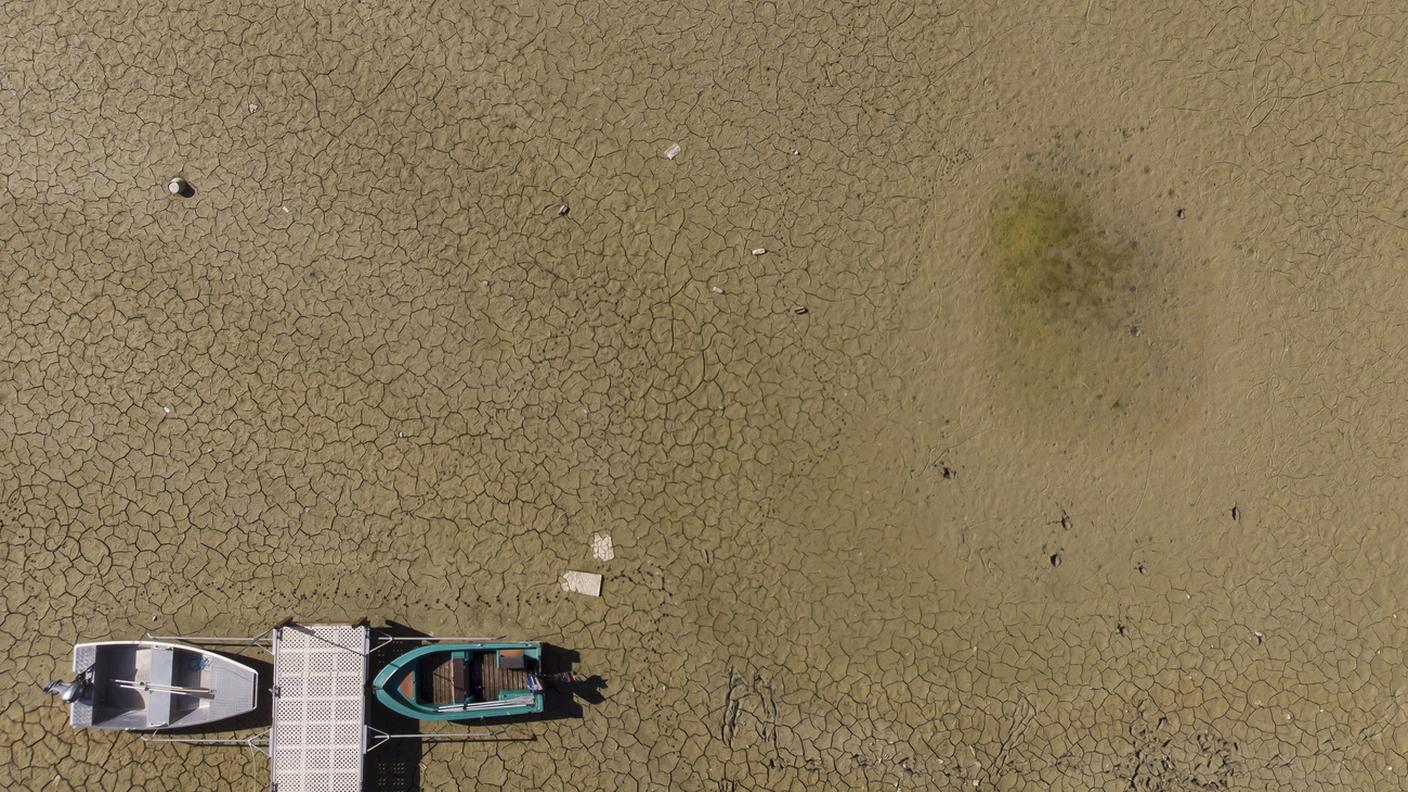 Riva prosciugata del lago Brenets, Francia