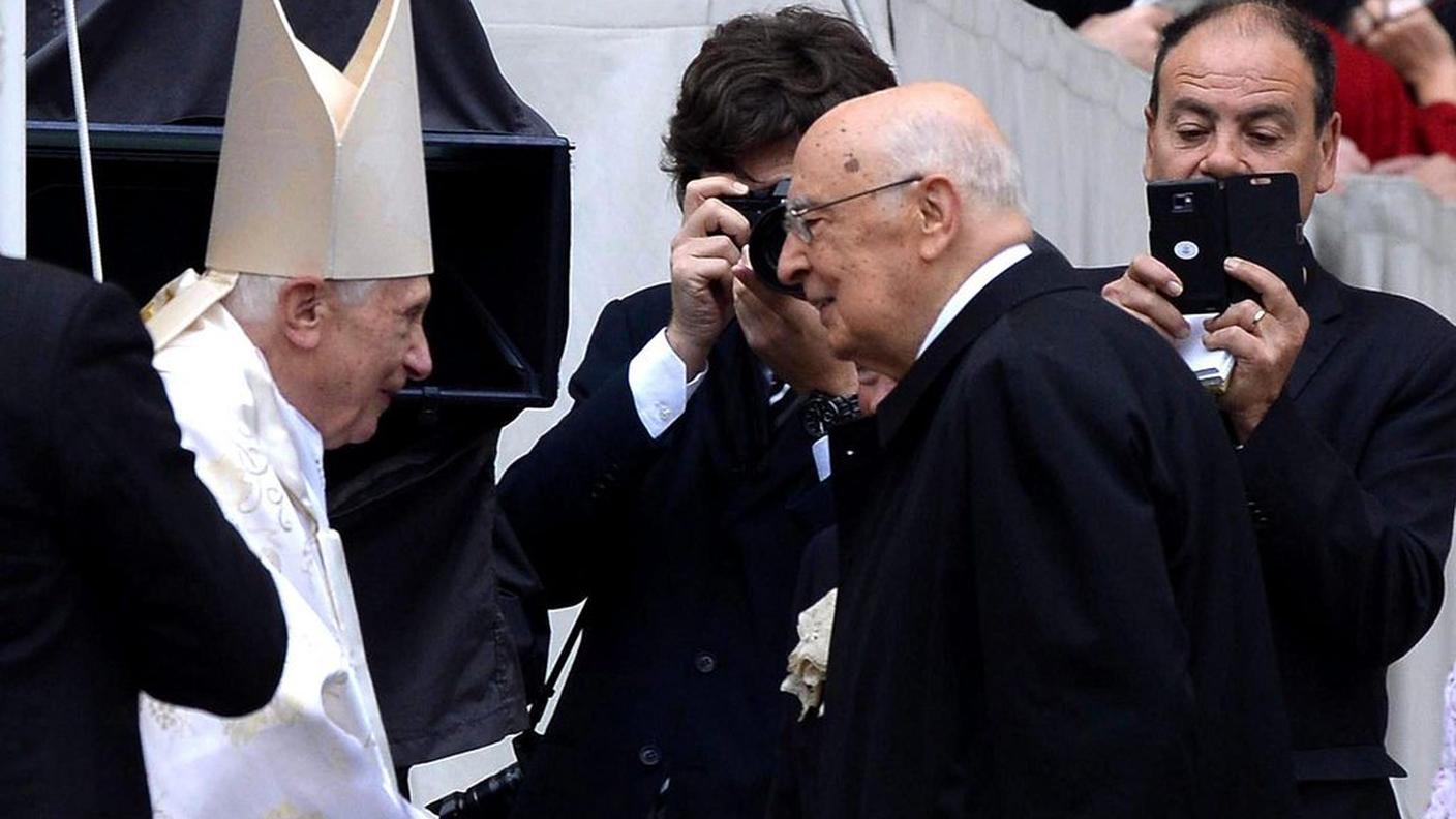 Il saluto del presidente italiano Giorgio Napolitano al Papa emerito Joseph Ratzinger