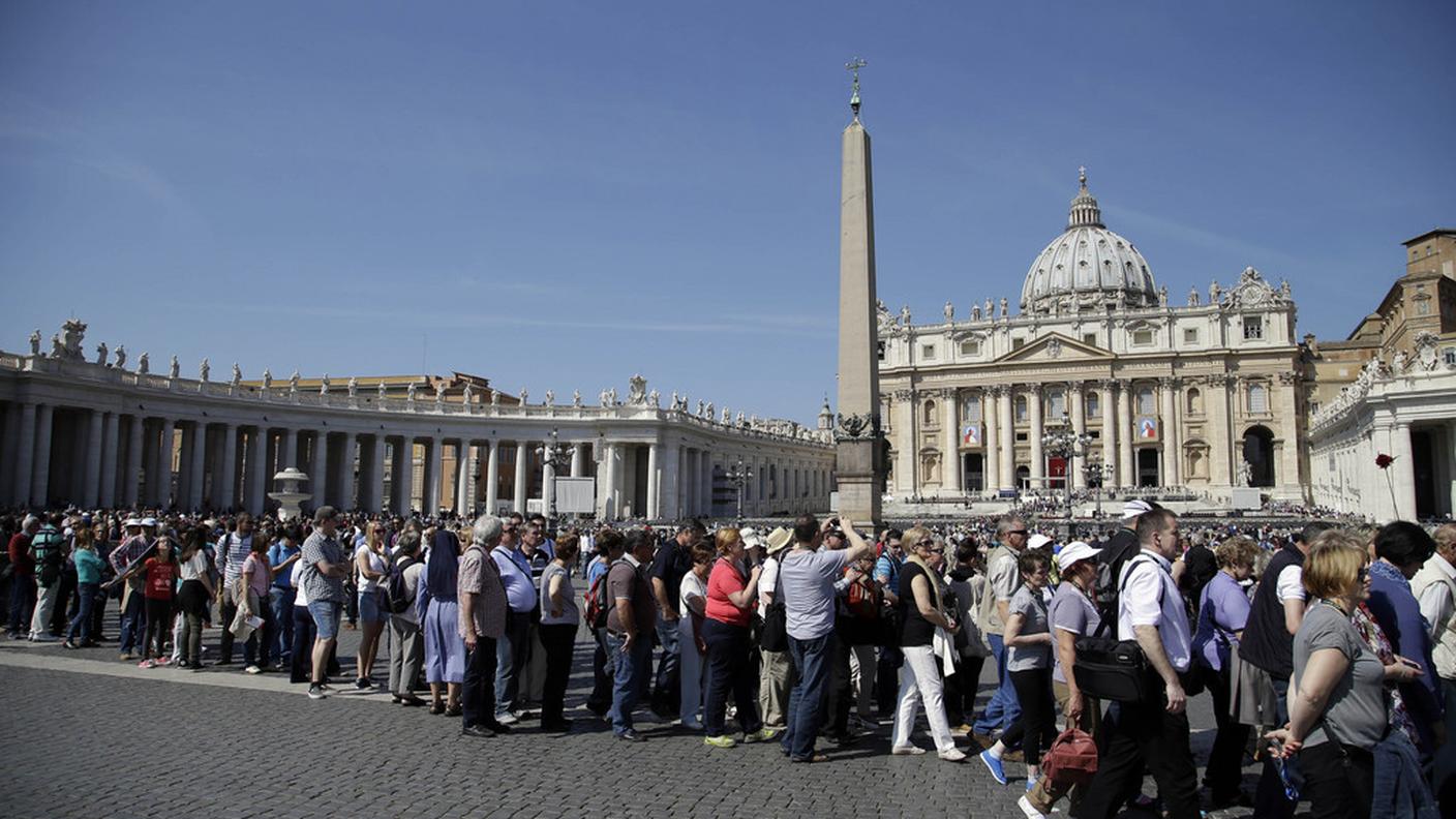 canonizzazione pellegrini 3 ky.JPG