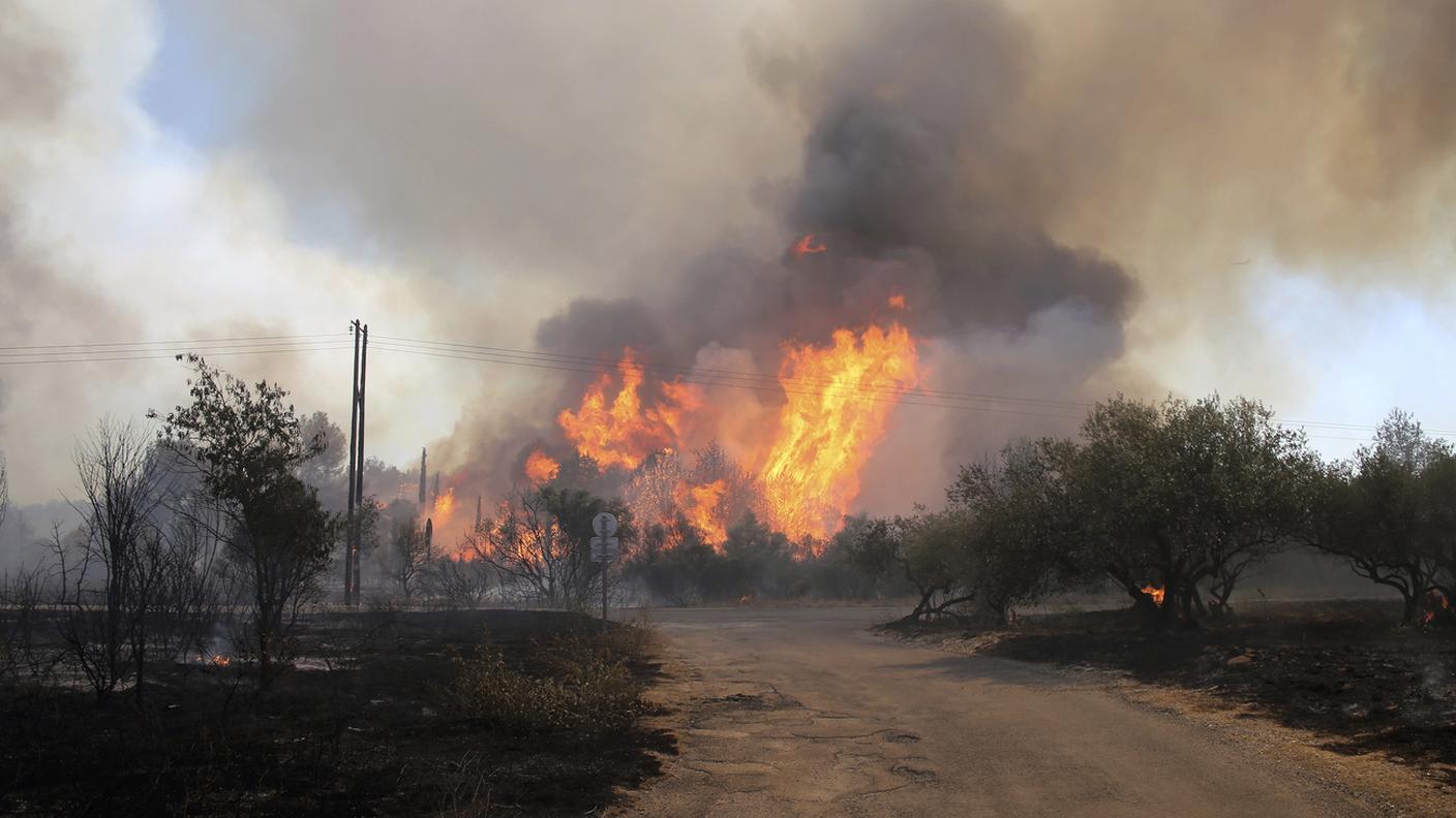 Le fiamme hanno ripreso vigore nel sud ovest della Francia