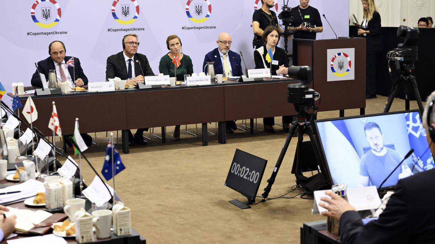 La conferenza dei donatori a Copenhagen in collegamento con il presidente ucraino Zelensky