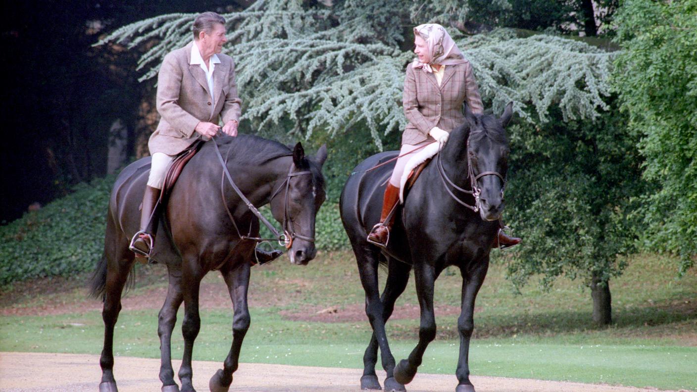 Ronald Reagan e la regina Elisabetta II nel 1982.
