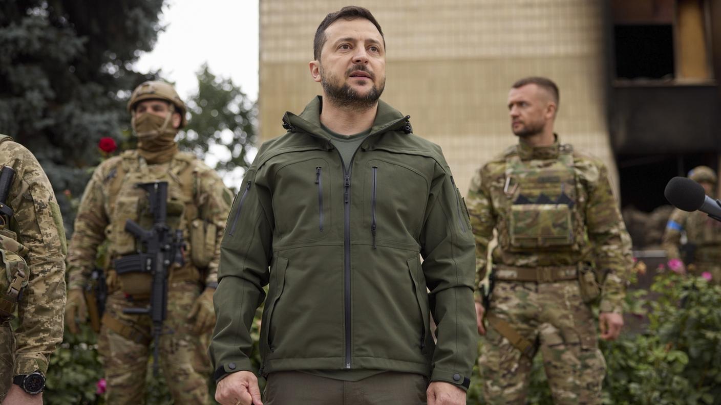 Zelensky stava rientrando dai territori appena riconquistati ai russi nella regione di Kharkiv
