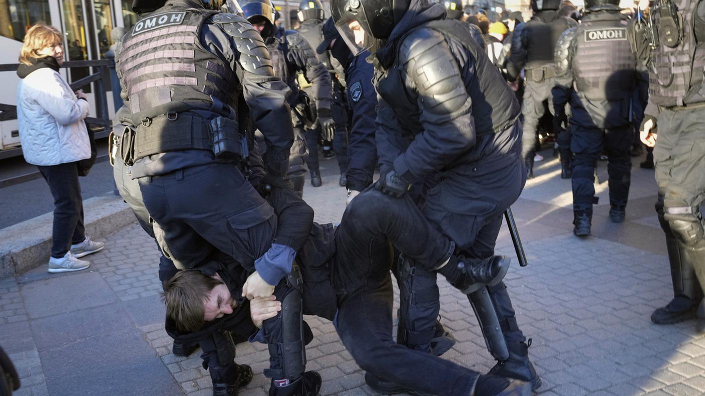 Sarebbero almeno 2'300 i russi arrestati durante le manifestazioni di questi giorni