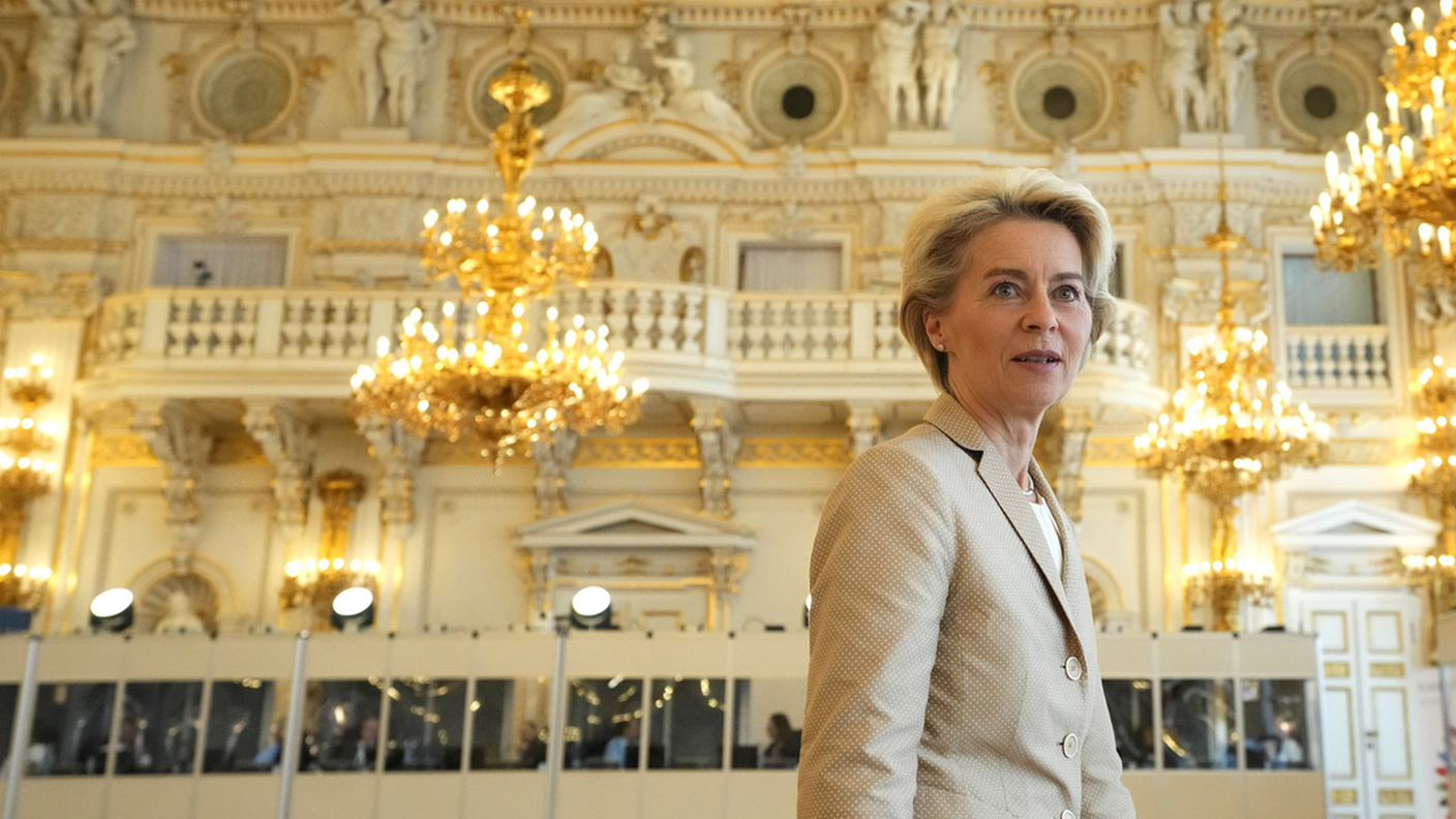 Ursula von der Leyen al Castello di Praga. L'UE confida che in due settimana riuscirà a trovare un accordo sulle misure concrete