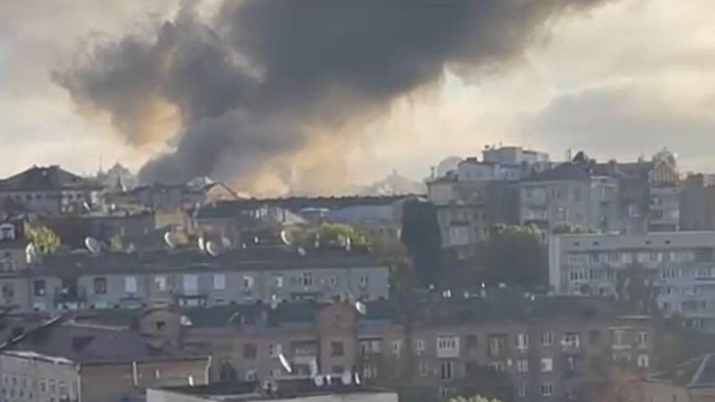 Il bombardamento russo ha raggiunto il centro di Kiev lunedì mattina all'ora di punta