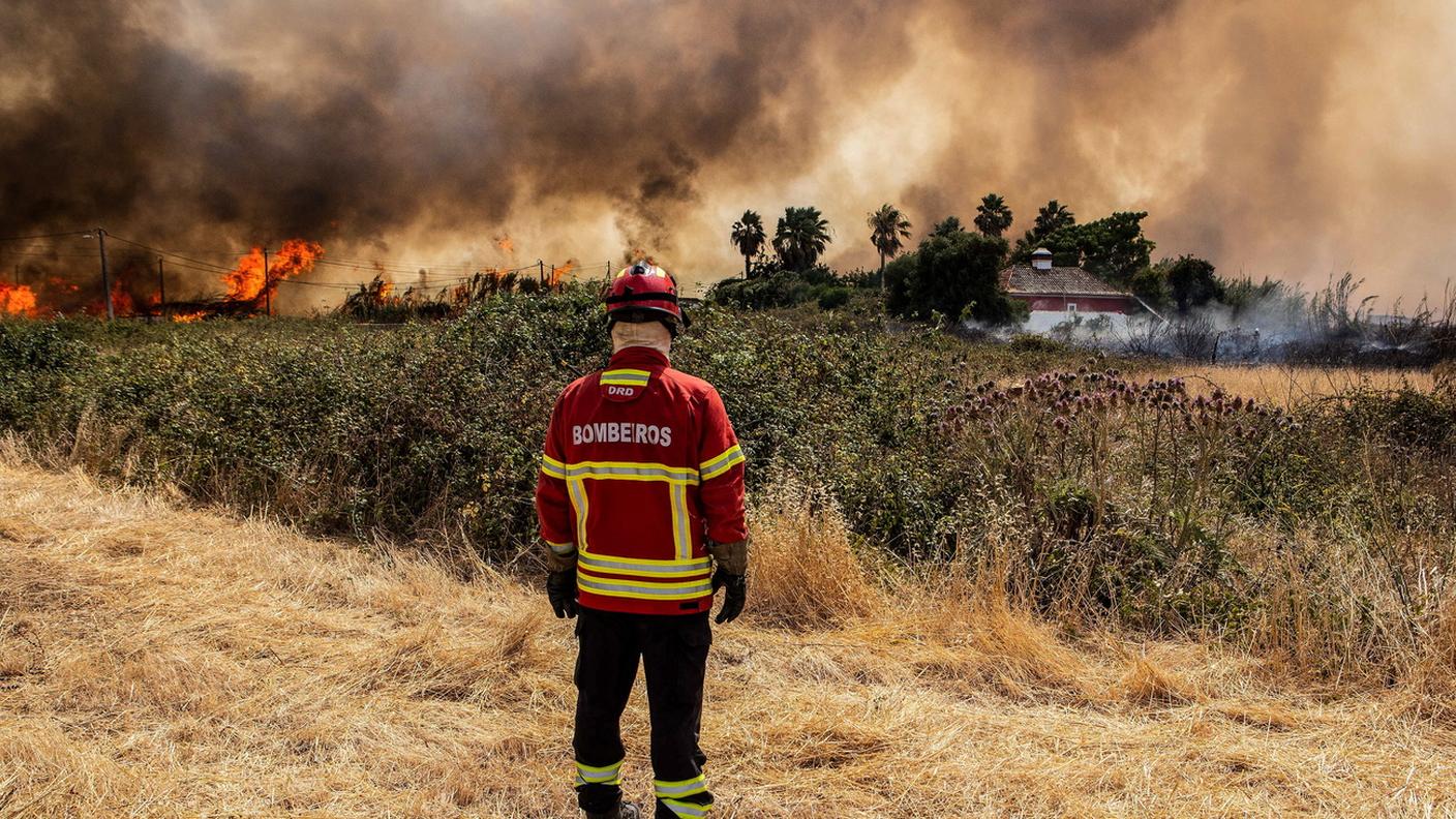 Il caldo estremo aggrava diverse patologie e inoltre favorisce gli incendi  all'origine di notevoli emissioni di inquinanti
