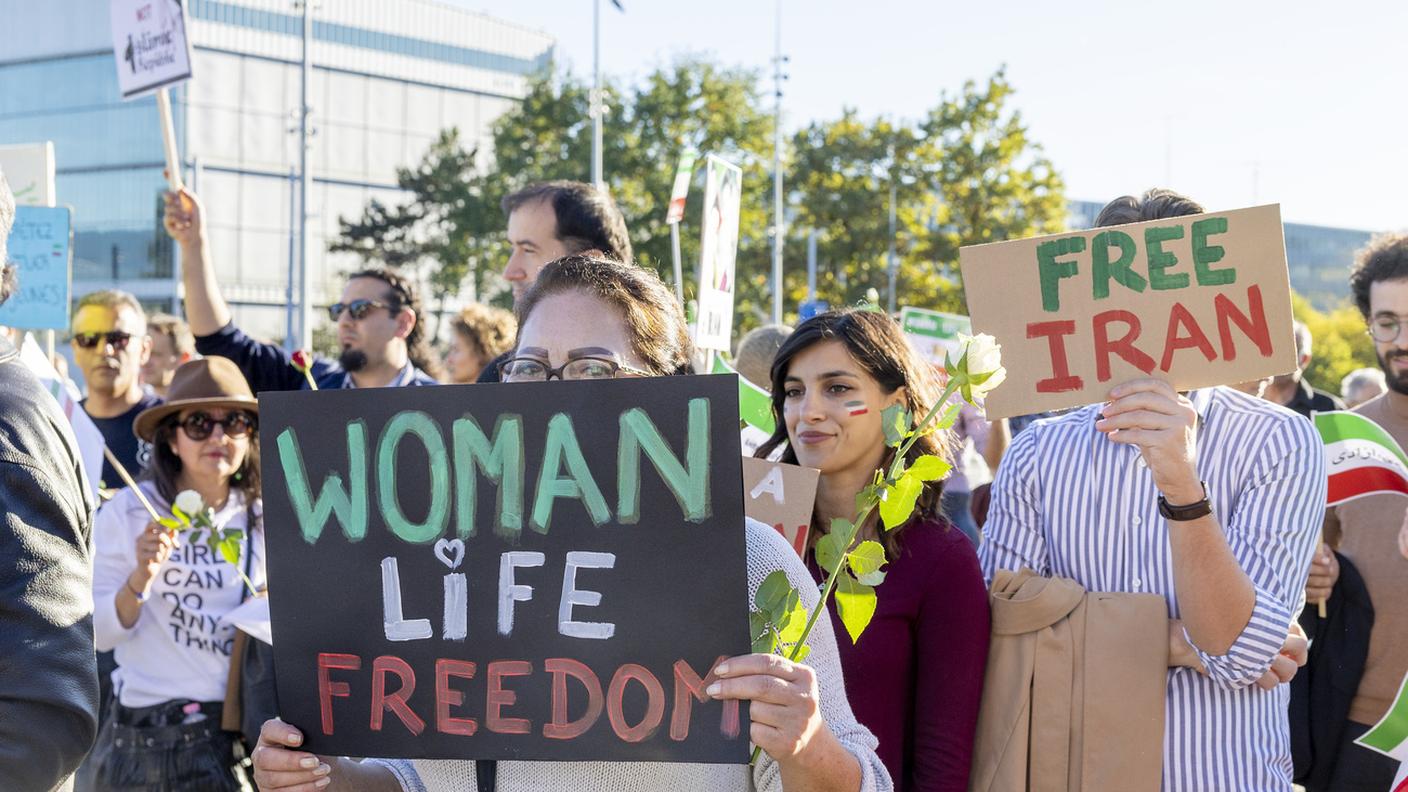 Una recente manifestazione di protesta contro la repressione in Iran a Ginevra, dove ha sede il Consiglio dei diritti umani