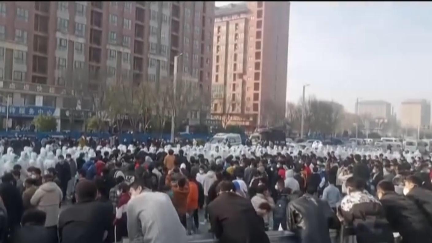 La protesta dei lavoratori nella "iPhone City"