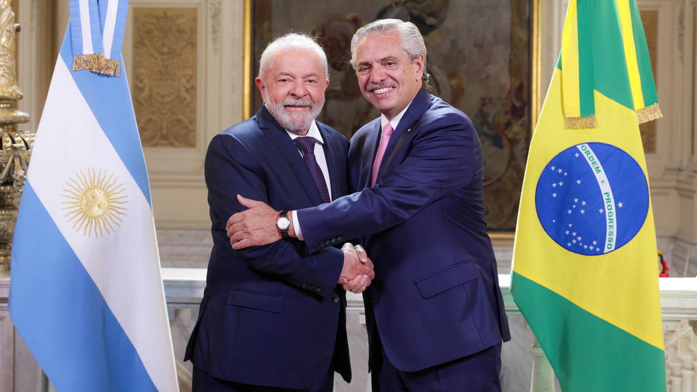 Il presidente brasiliano Luiz Inacio Lula da Silva e il suo omologo argentino Alberto Fernandez