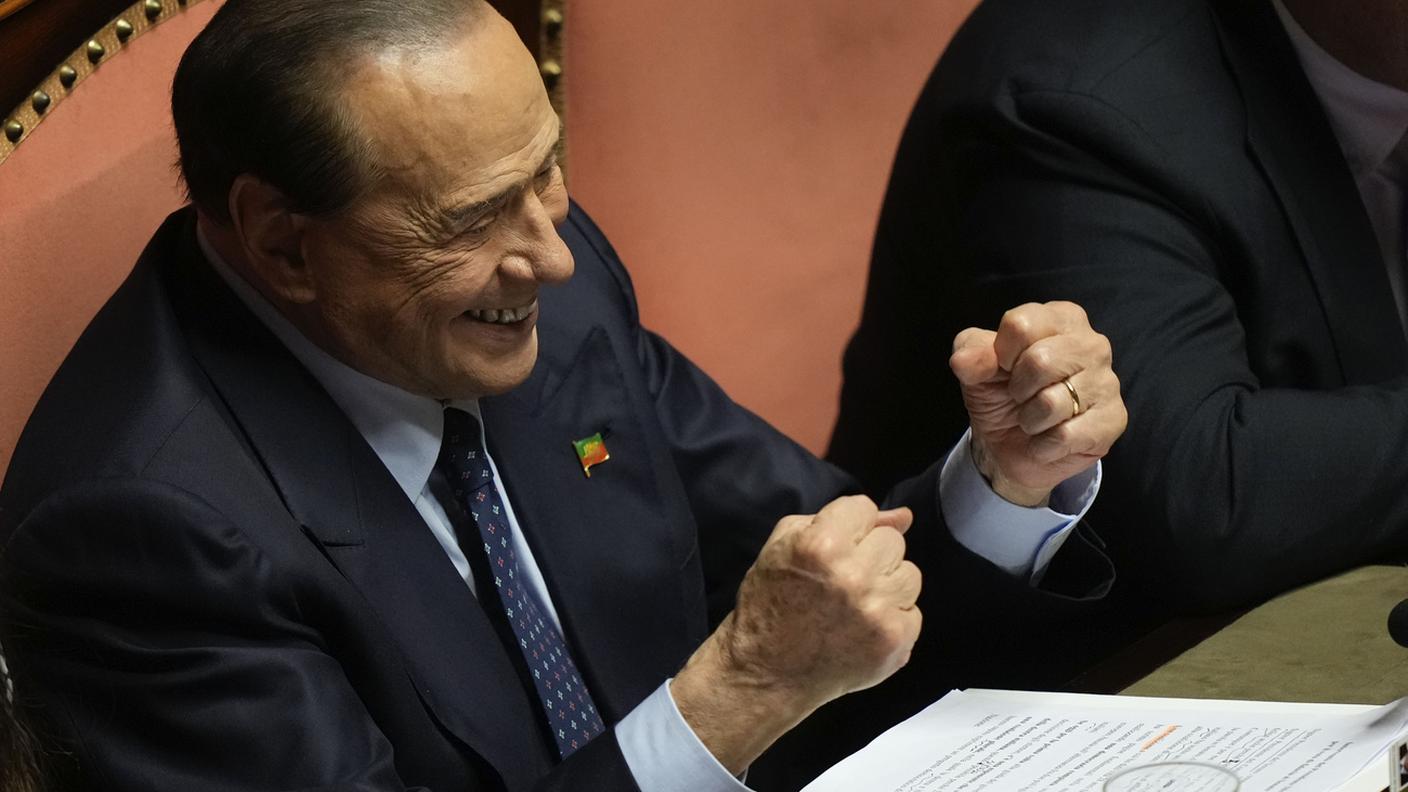 Silvio Berlusconi fiducioso lo scorso 26 ottobre in Senato prima del voto sul Governo Meloni