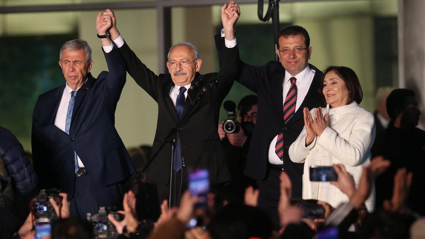 Kemal Kiliçdaroglu insieme ai sindaci di Ankara e Istanbul dopo l'annuncio della sua nomination