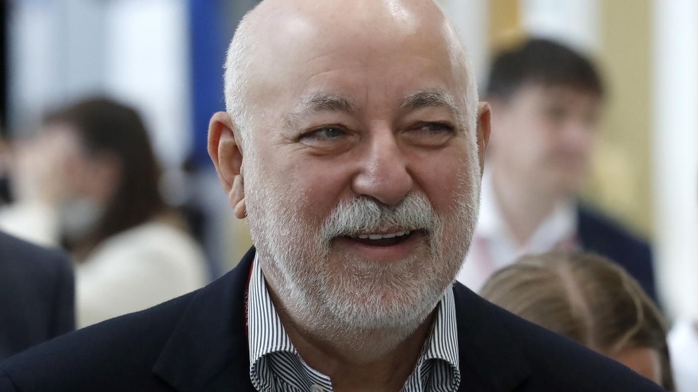 Vekselberg fotografato nel 2022 a San Pietroburgo