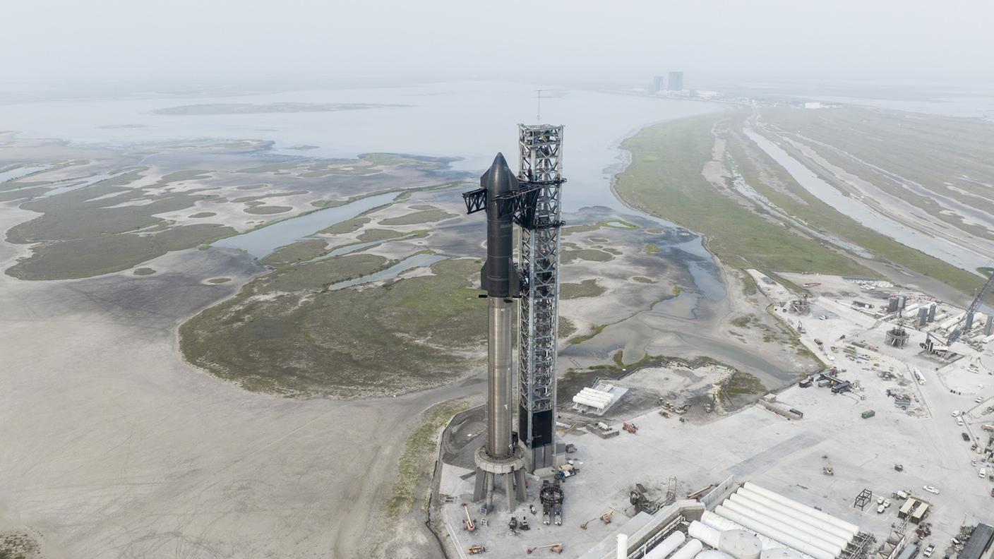 Il razzo nella base di Boca Chica, in Texas