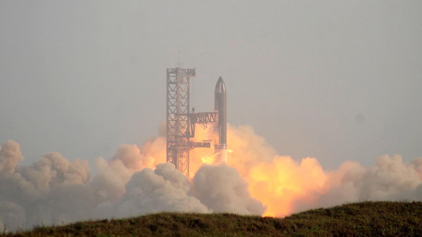 L'azienda ha "erroneamente" pensato che la rampa di lancio avrebbe resistito al test, ha ammesso Musk, aggiungendo che un nuovo decollo sarà probabilmente possibile "tra uno o due mesi"