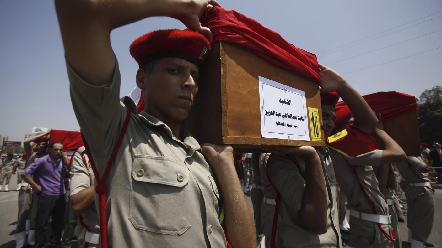 I funerali delle vittime dell'attacco terroristico di domenica scorsa al confine israelo-egiziano