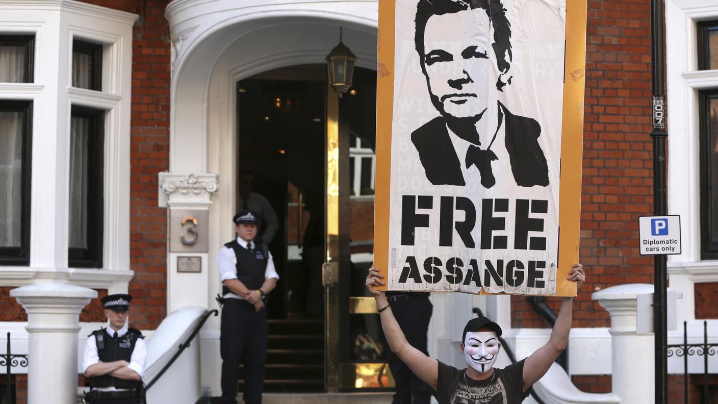 Assange 7 re.jpg