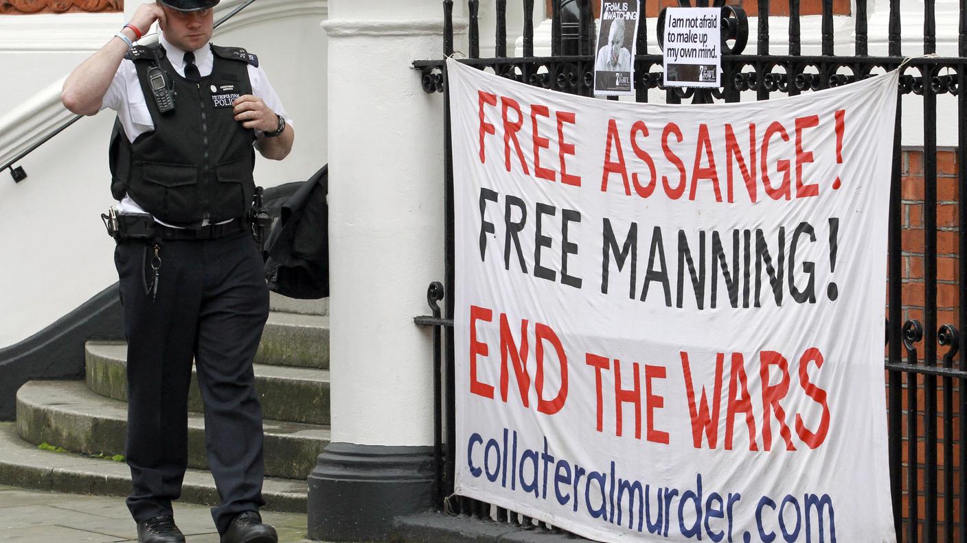 Assange 10 e.jpg
