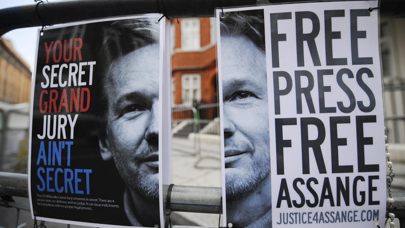 Assange 12 re.jpg