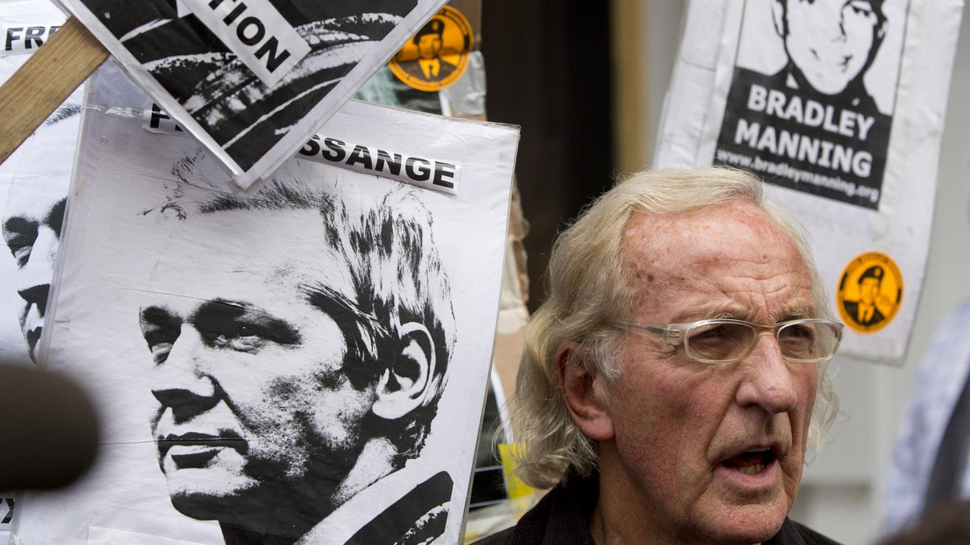 Assange 9 re.jpg
