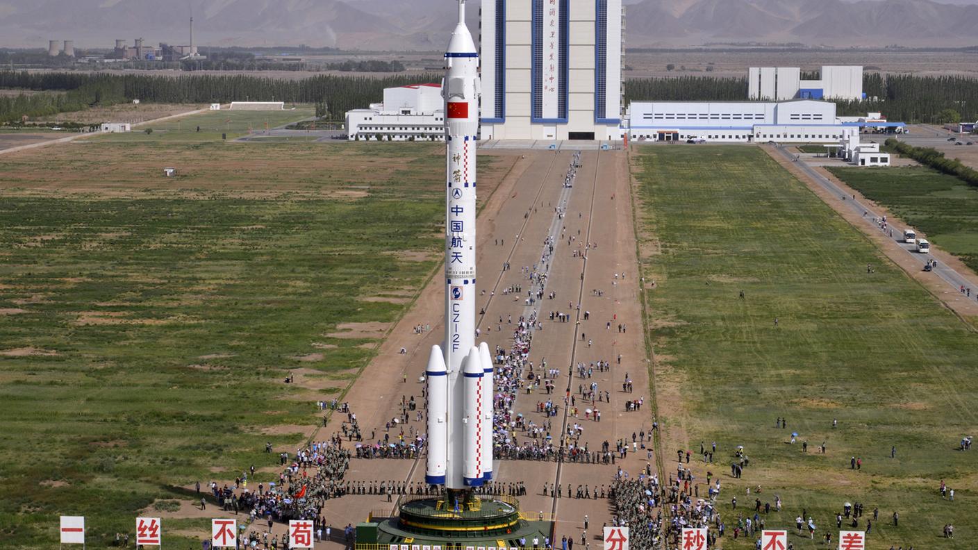 cina Shenzhou 11 6 13 rt.jpg