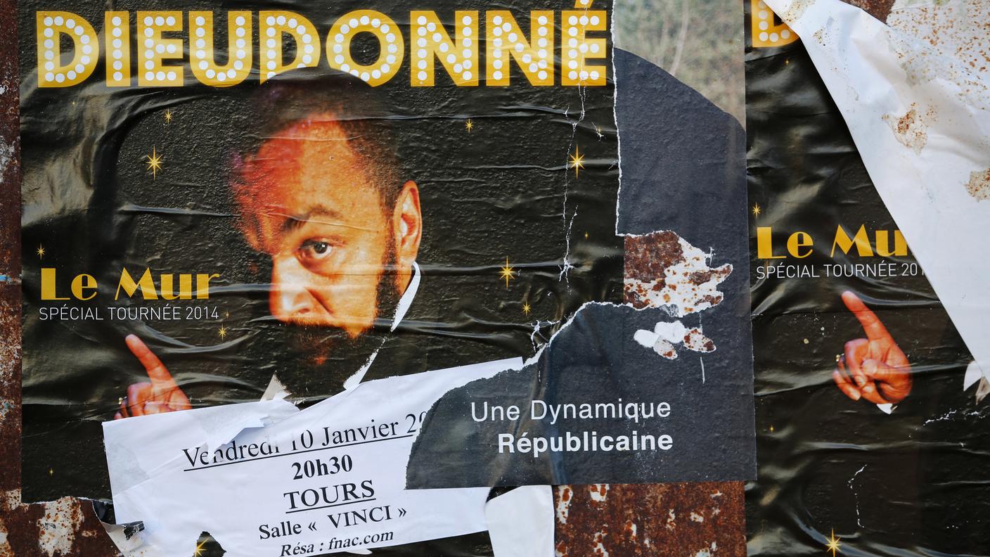 Manifesti dello spettacolo di Dieudonné cancellato venerdì a Tours