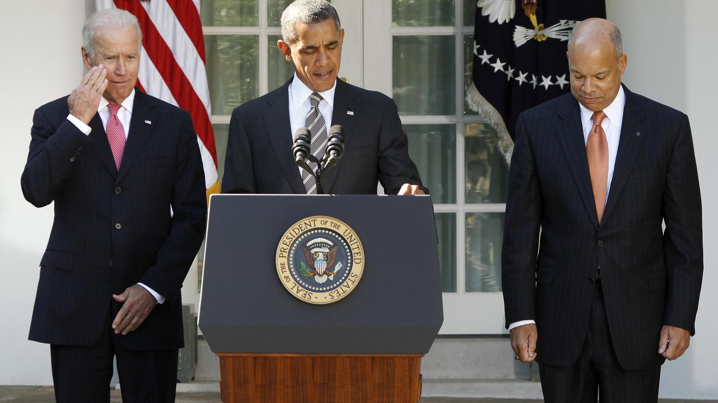 Jeh Johnson, a destra, con Barack Obama durante l'annuncio