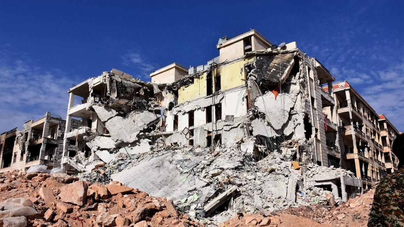 Edifici devastati dai bombardamenti nell'area est di Aleppo