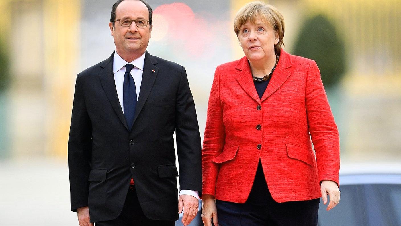Il presidente francese François Hollande e la cancelliera tedesca Angela Merkel