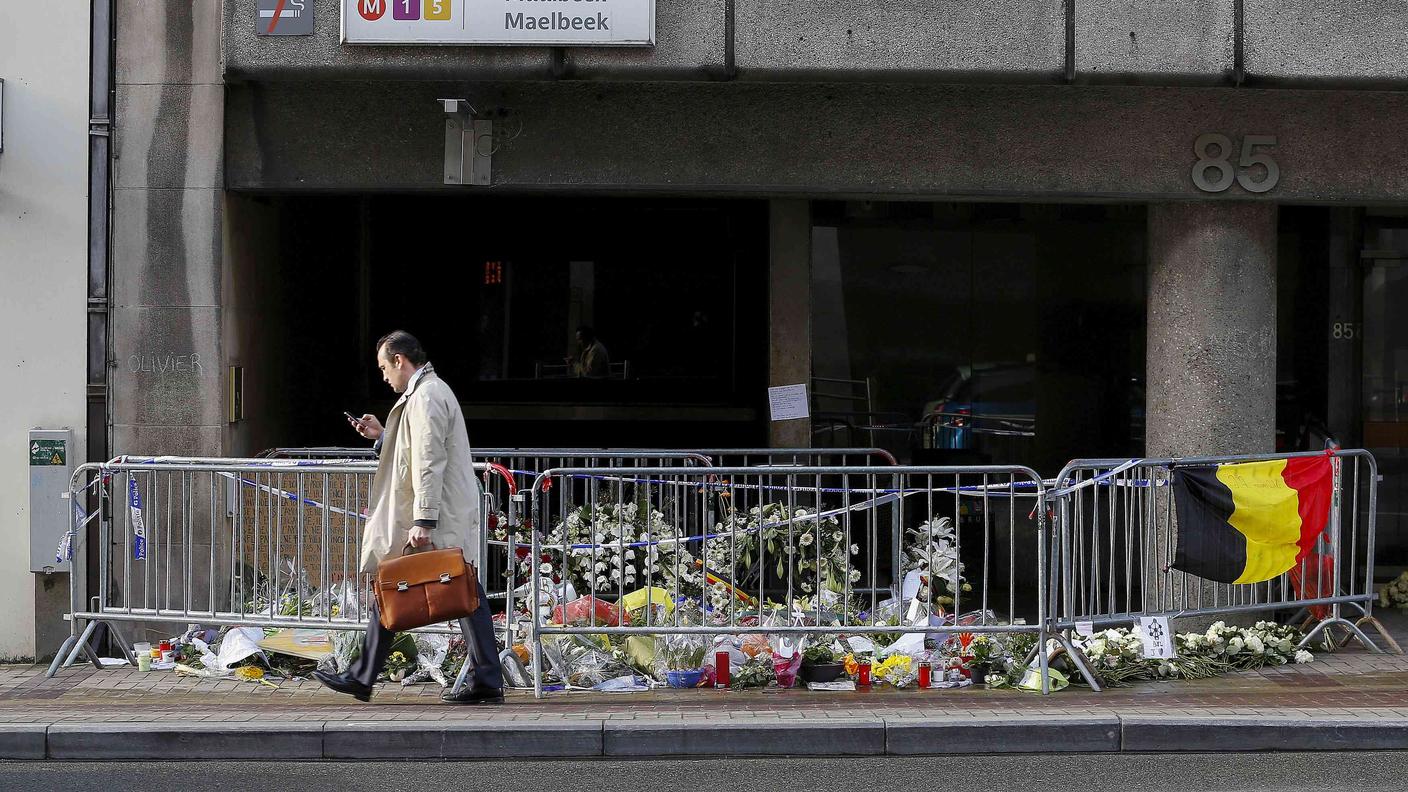 Gli attacchi ad aeroporto e metropolitana di Bruxelles causarono 32 morti