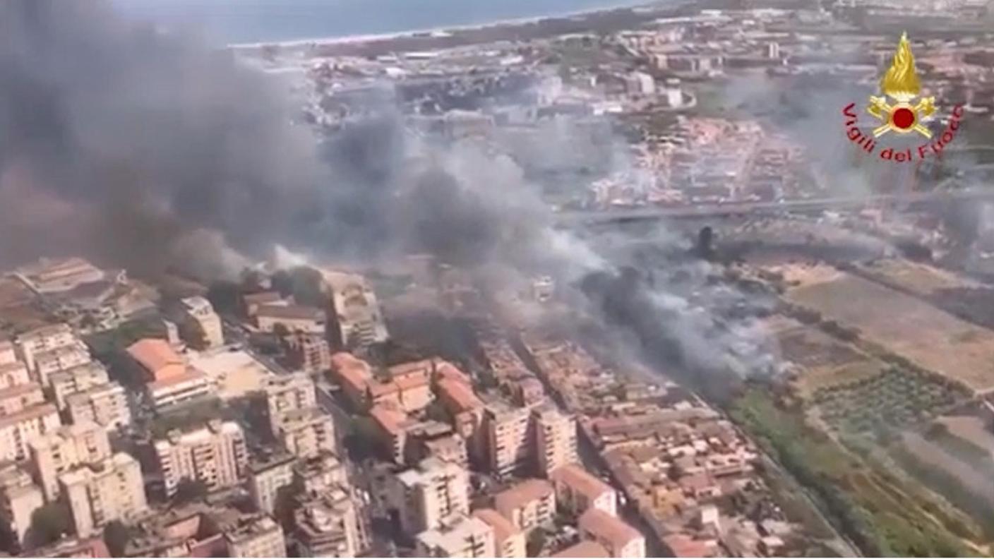 La nube di fumo sopra Catania