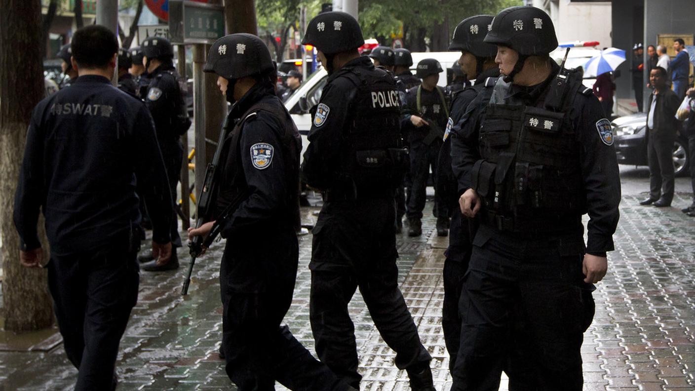 Agenti pattugliano le strade della capitale provinciale
