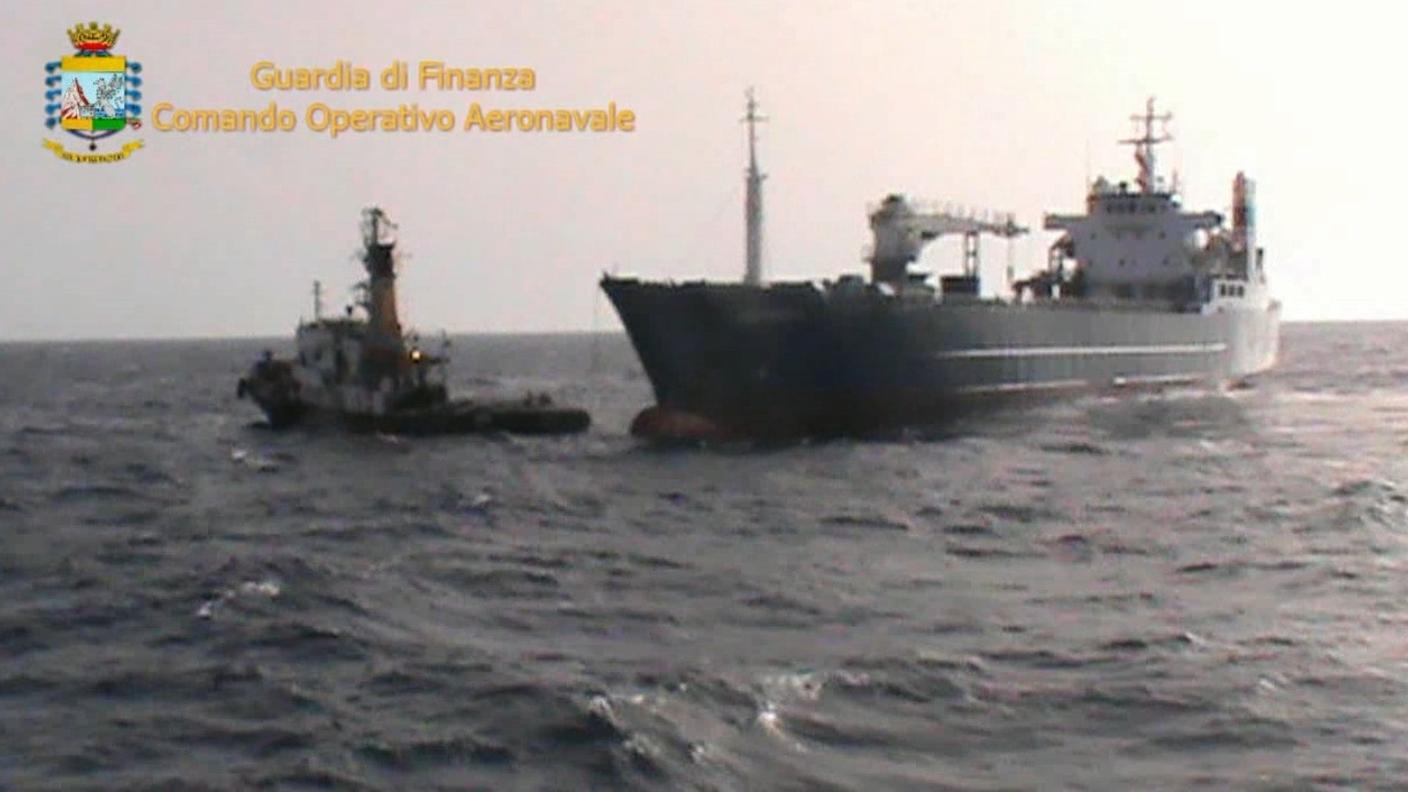 La nave intercettata con il carico di droga