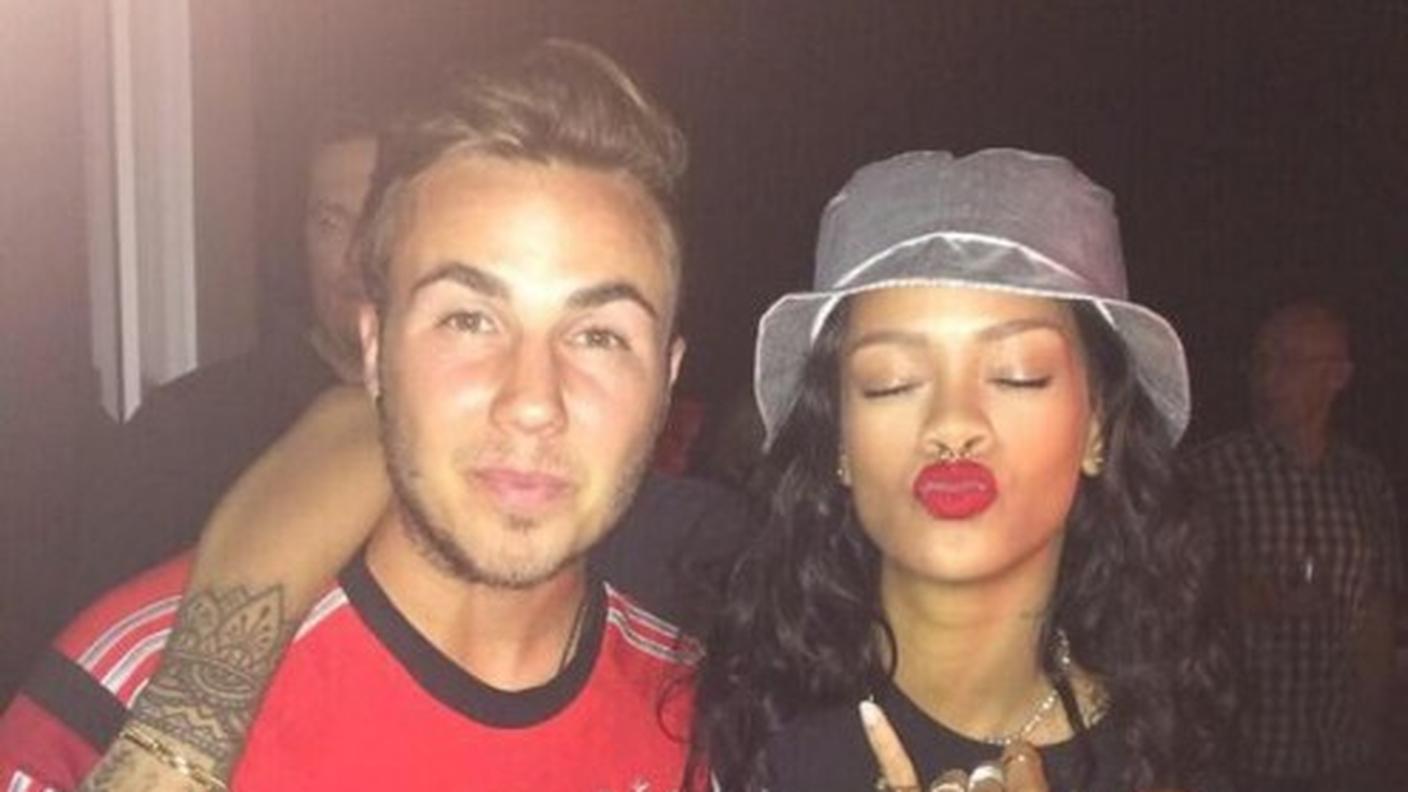 Rihanna con il giocatore che ha deciso il mondiale
