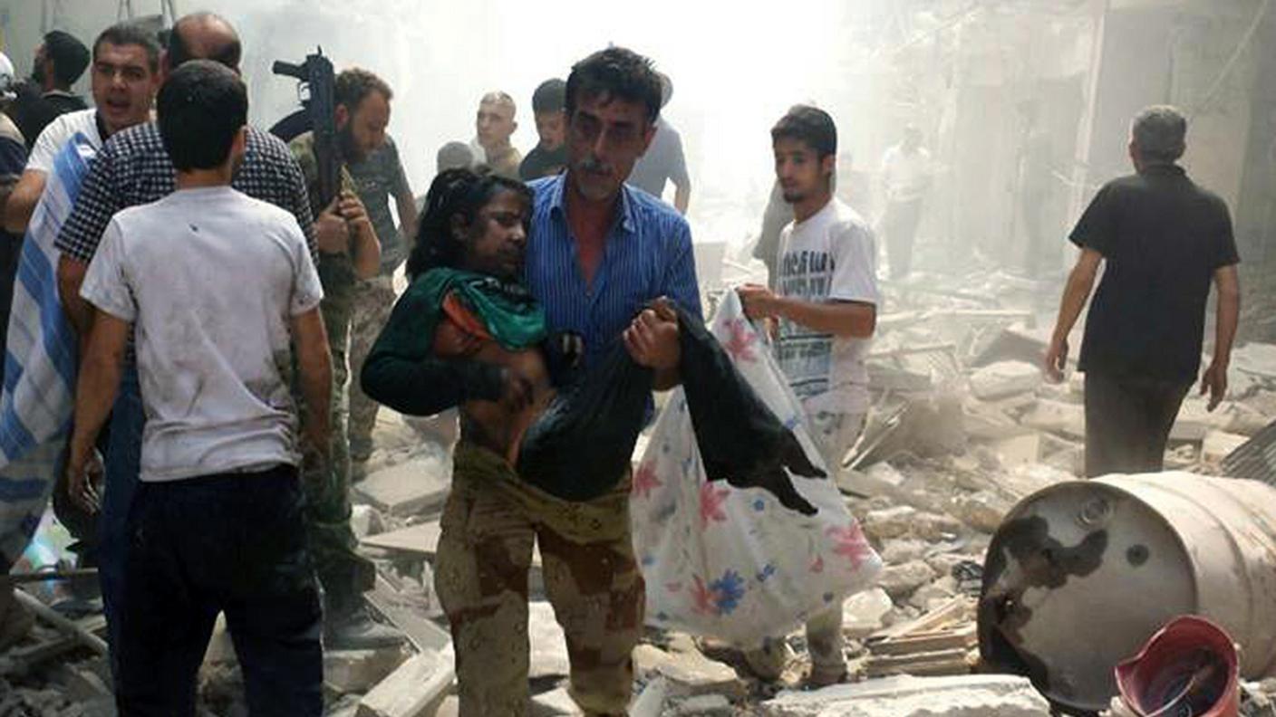 Vittime di un bombardamento ad Aleppo