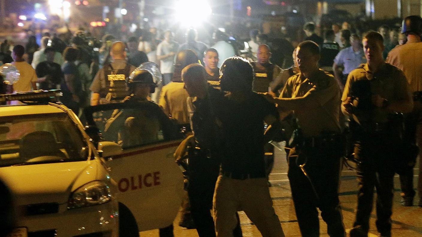 Ancora scontri tra polizia e manifestanti in Missouri