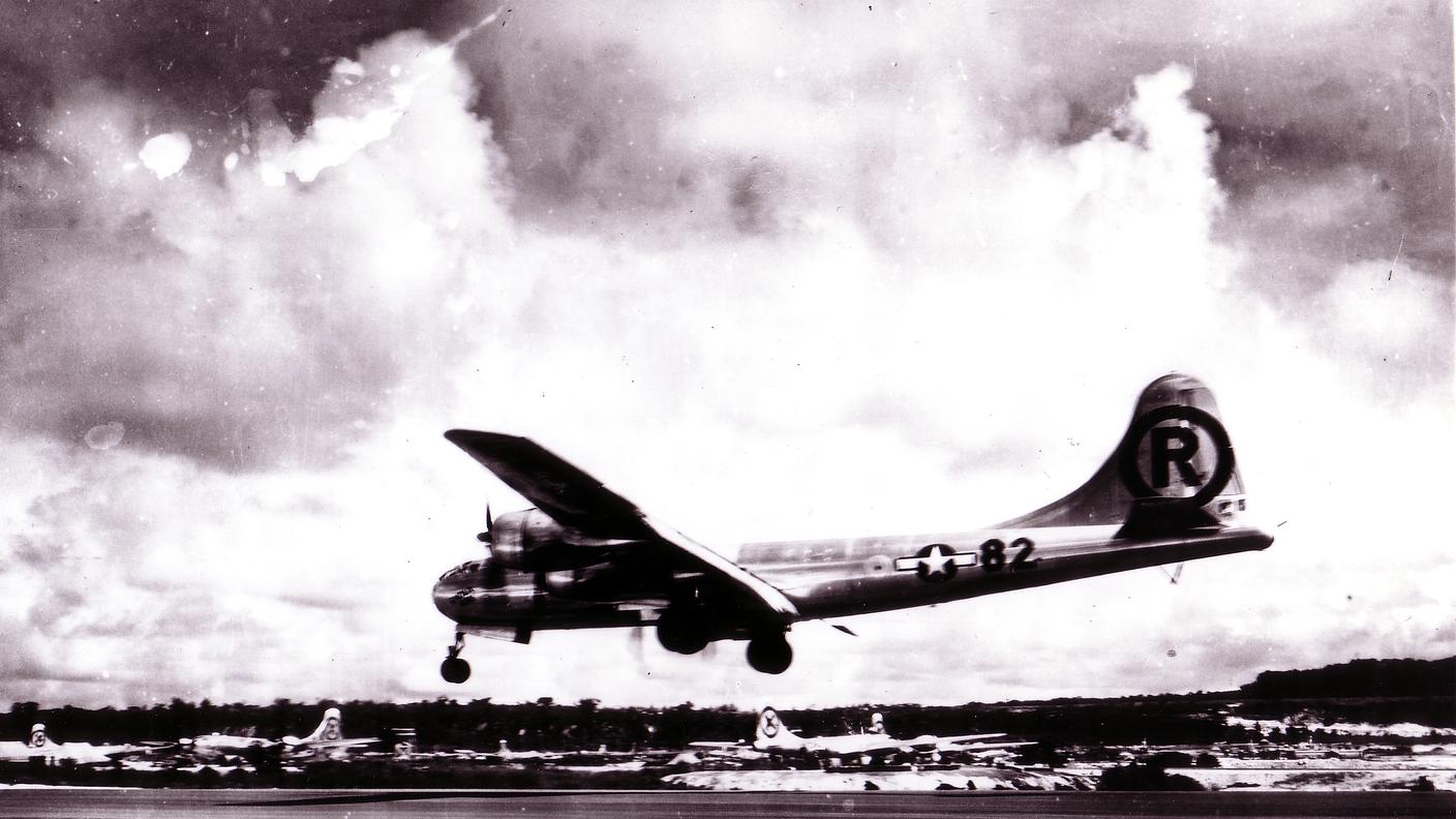 L'Enola Gay atterra sull'isola di Tinian dopo la missione su Hiroshima