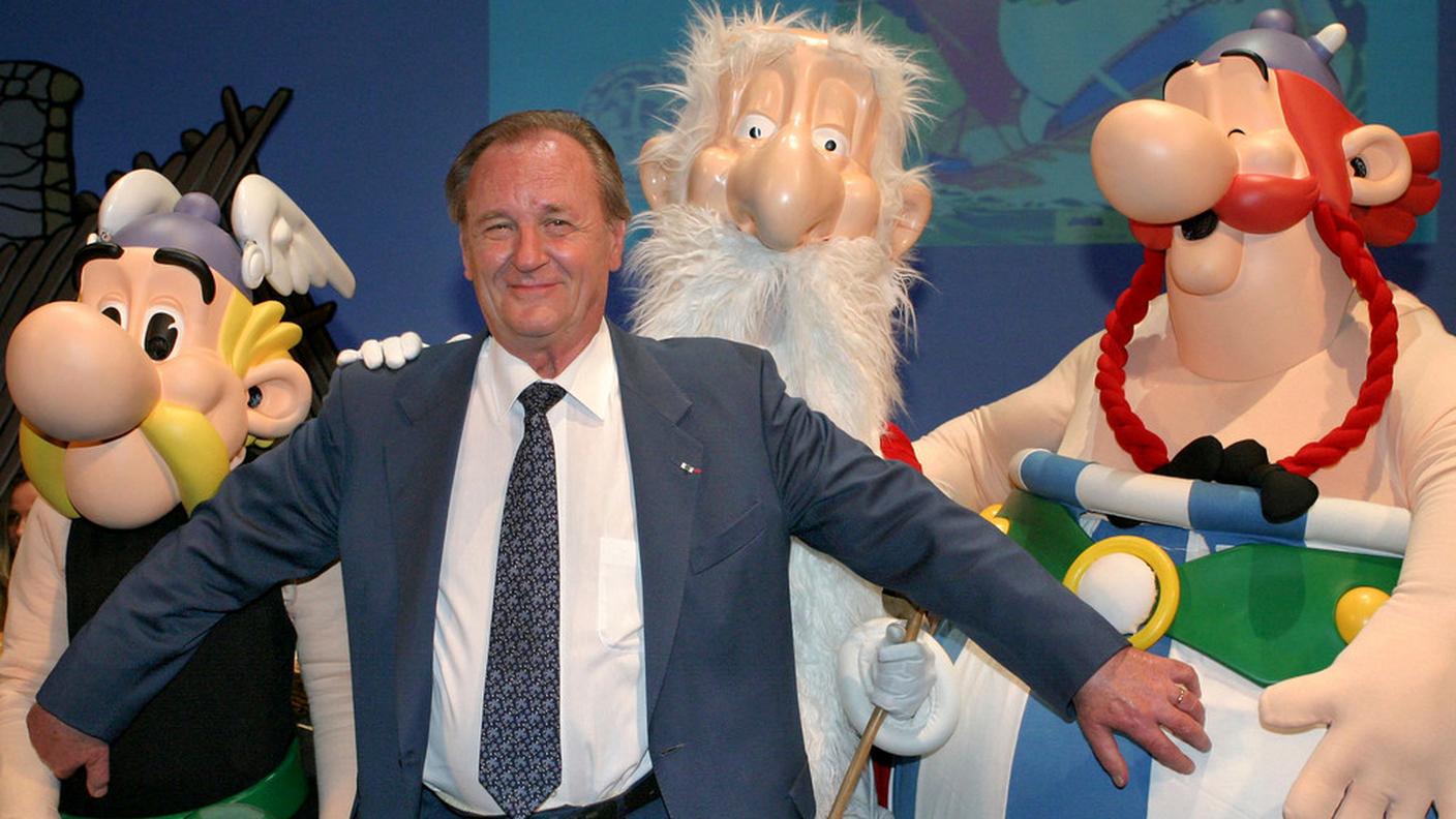 Il disegnatore Uderzo, di origini italiane, in un'immagine del 2004 