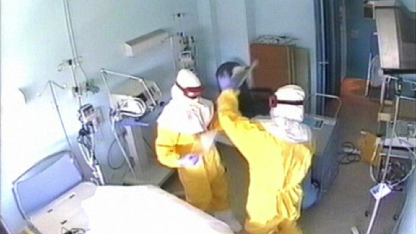 Una delle stanze in cui sono ricoverati i pazienti affetti da Ebola al Carlos III. L'infermiera afferma di aver seguito il protocollo, ma teme di essere stata esposta a rischio al momento del cambio della tuta protettiva