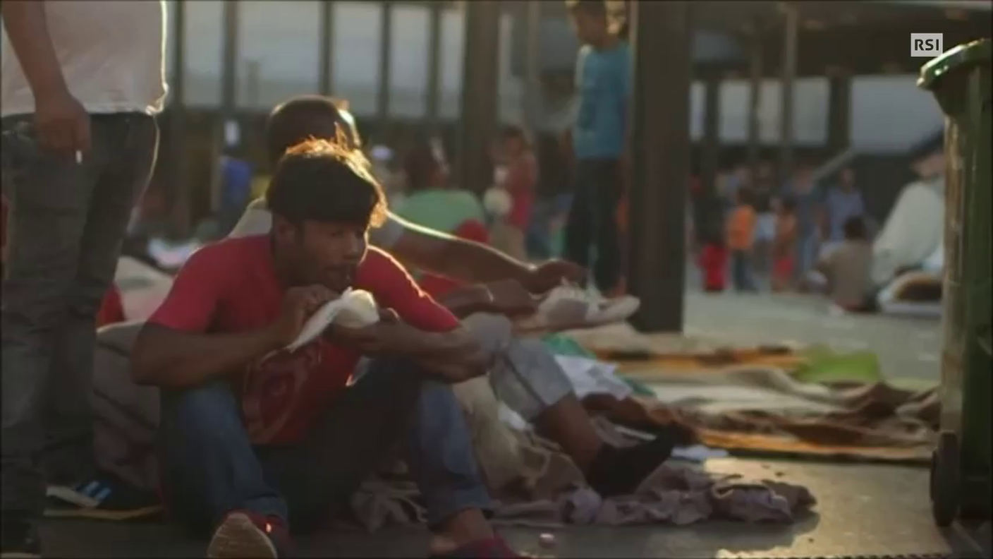 Guarda il video dei profughi bloccati a Budapest
