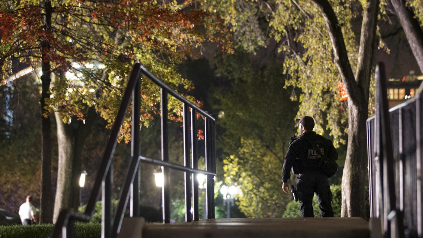 Indagini in corso per capire se l'episodio è collegato agli attacchi in Canada