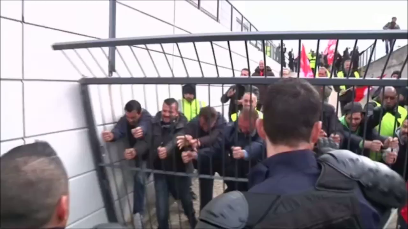 Il video della protesta dei dipendenti di Air France